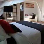 D'hotes La Pastourelle Centre Bed & Breakfast 4*