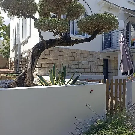 Nocleg ze śniadaniem D'hotes La Pastourelle Centre 4*