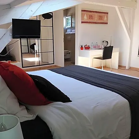 D'hotes La Pastourelle Centre Bed & Breakfast 4*