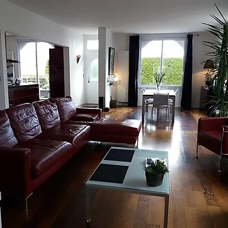 D'hotes La Pastourelle Centre Bed & Breakfast 4*
